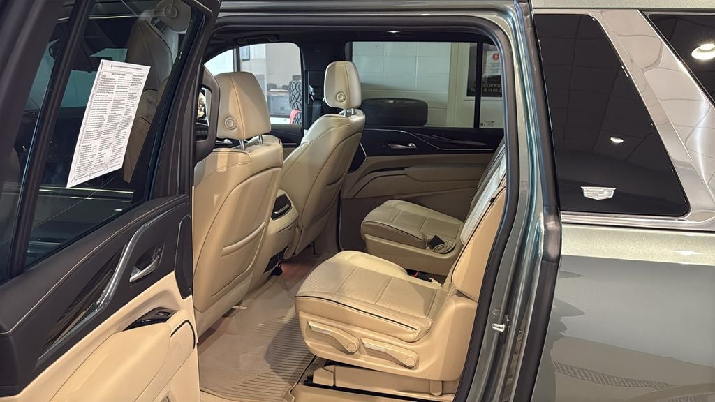 2023 Cadillac Escalade ESV Premium