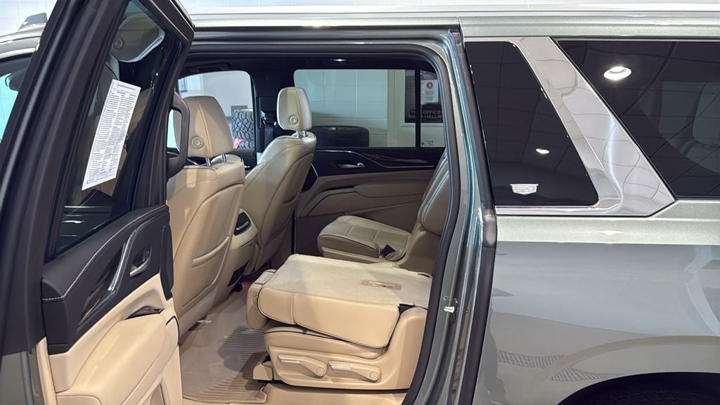 2023 Cadillac Escalade ESV Premium