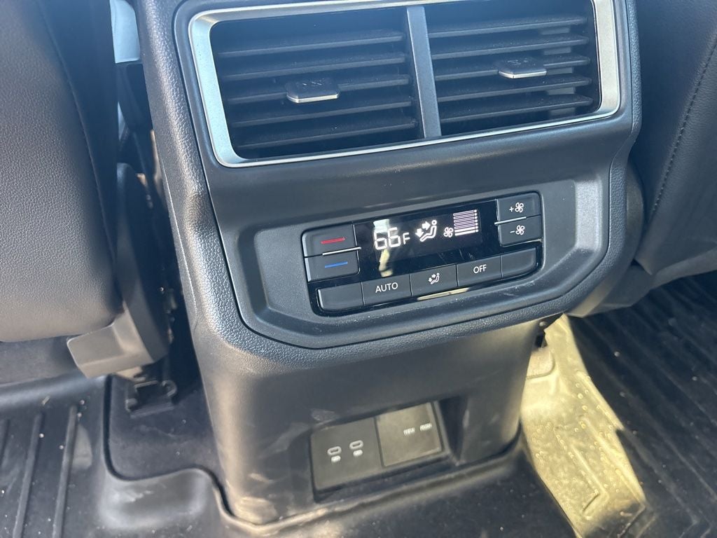 2024 Volkswagen Atlas 2.0T Peak Edition SEL