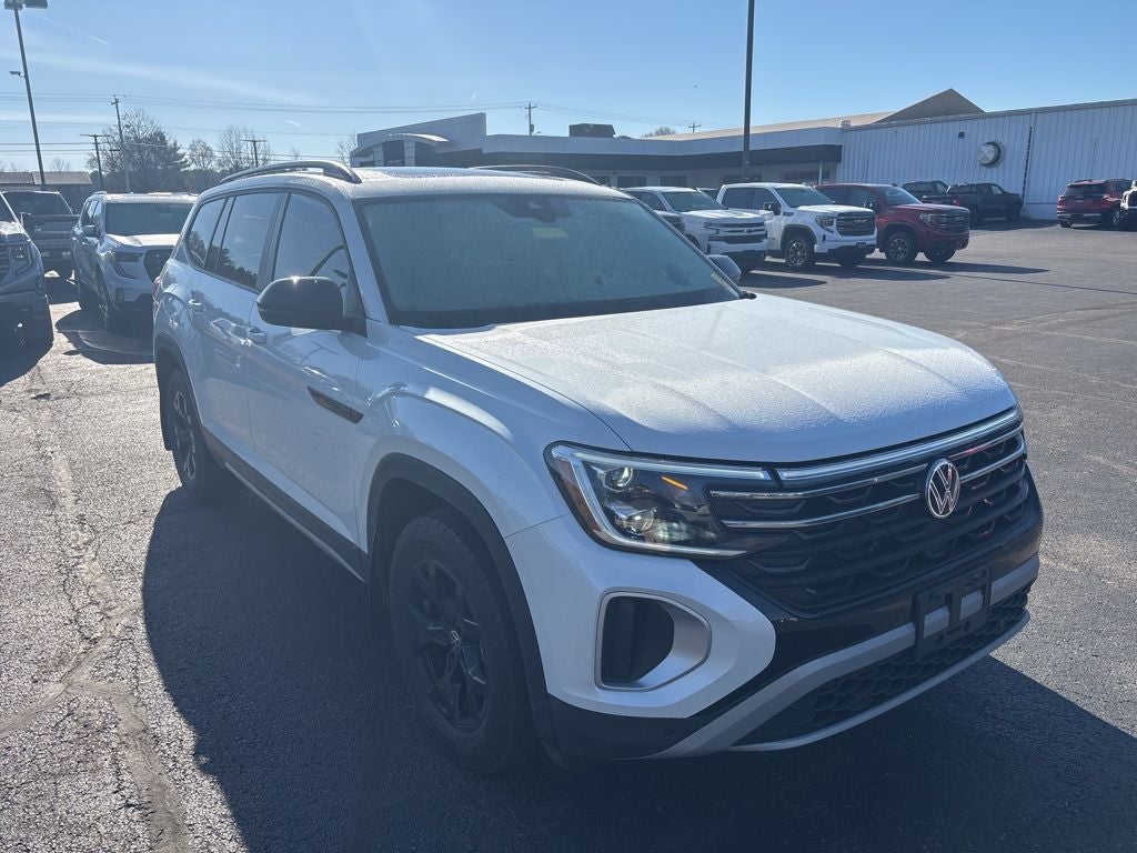 2024 Volkswagen Atlas 2.0T Peak Edition SEL