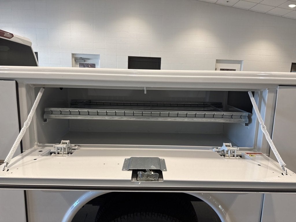 2025 GMC Sierra 3500 HD Chassis Cab Pro