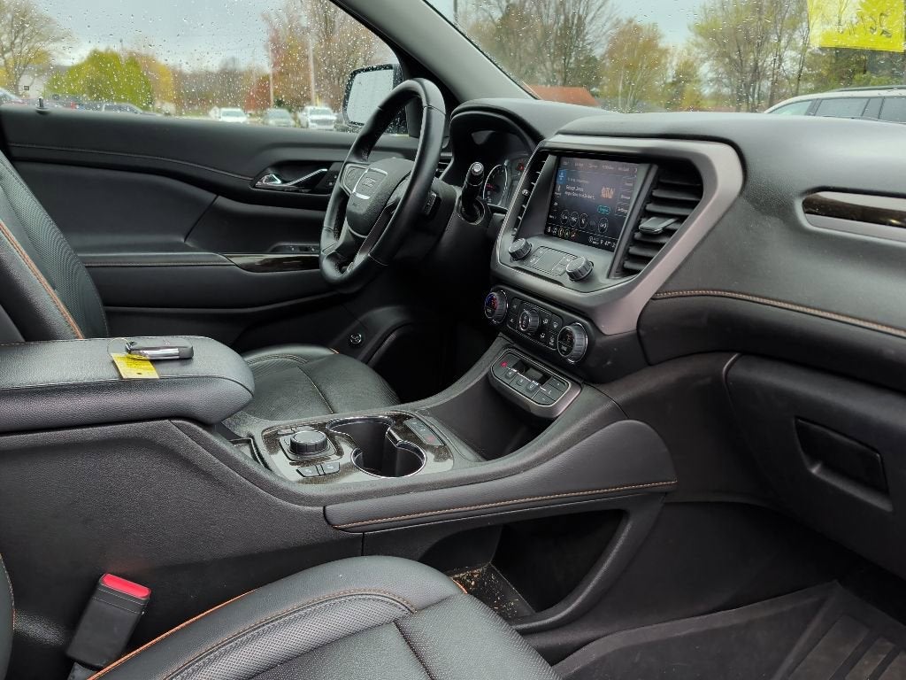 2023 GMC Acadia AT4