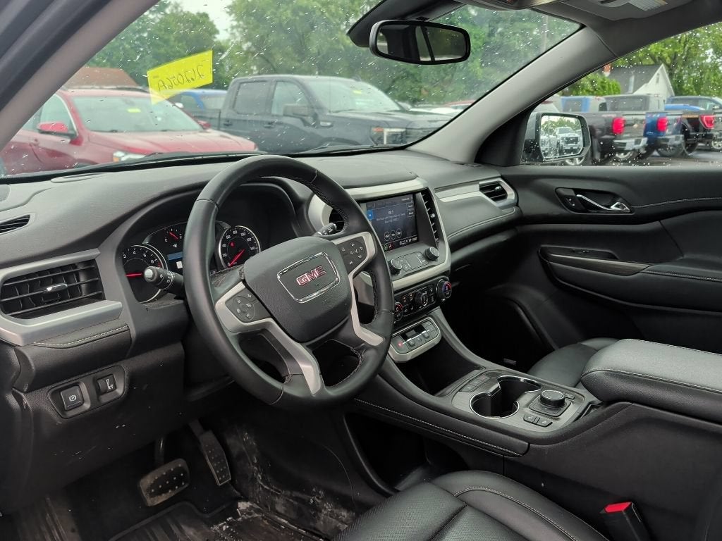 2023 GMC Acadia SLT