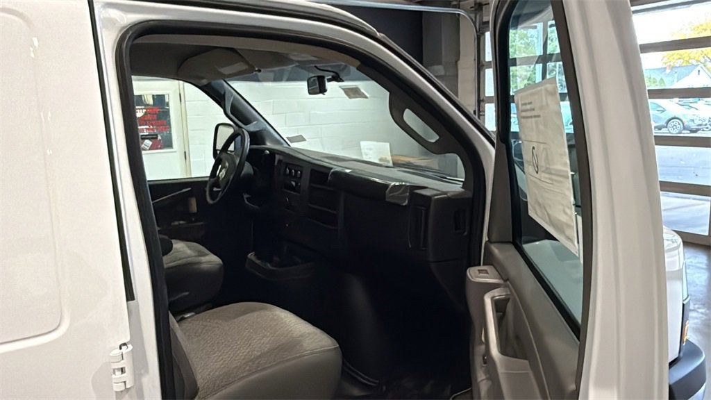 2025 GMC Savana Cargo 3500 Work Van