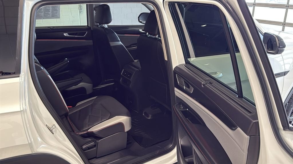 2024 Volkswagen Atlas 2.0T Peak Edition SEL