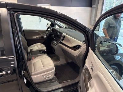 2020 Toyota Sienna XLE