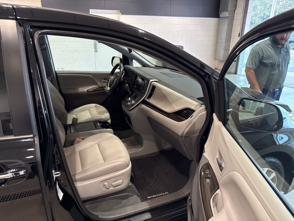2020 Toyota Sienna XLE
