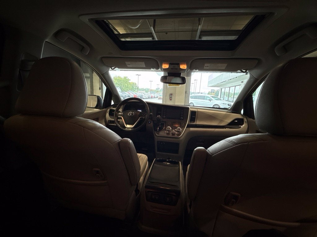 2020 Toyota Sienna XLE