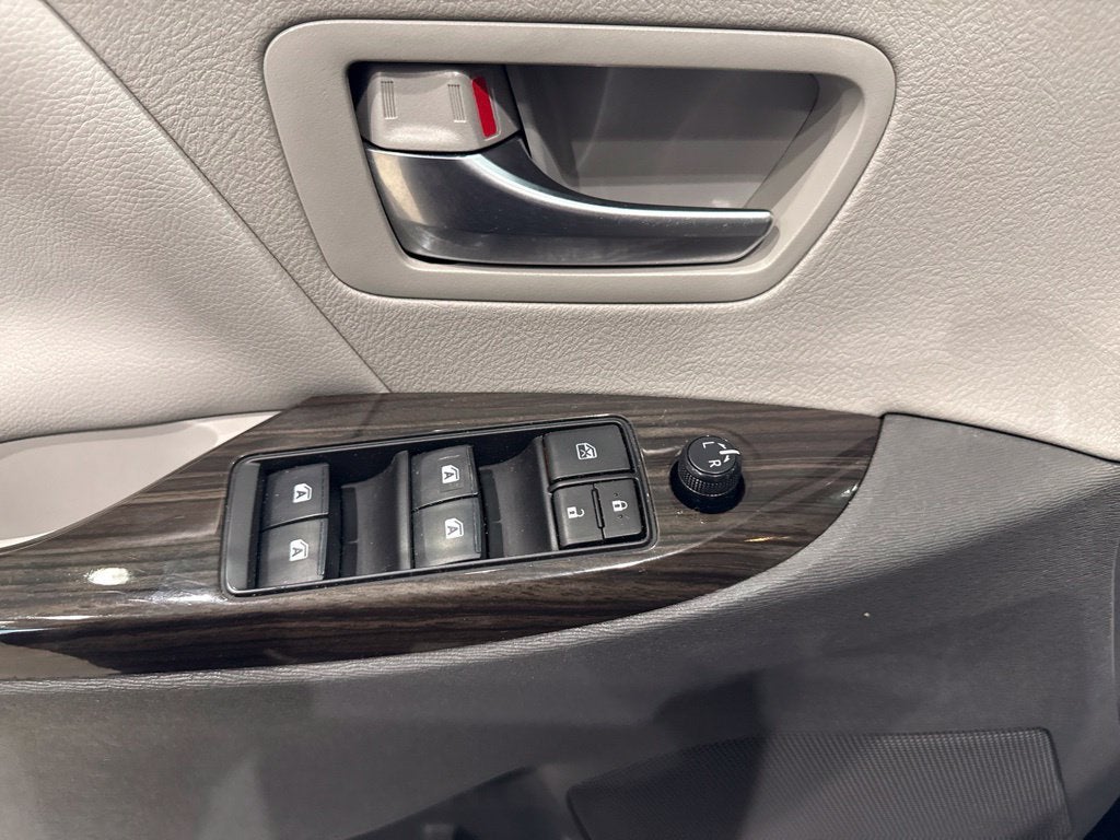 2020 Toyota Sienna XLE
