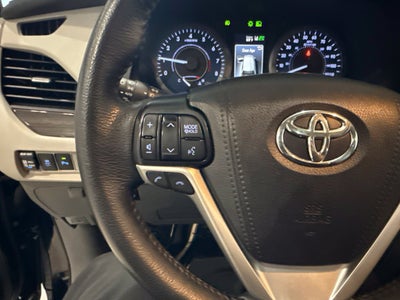 2020 Toyota Sienna XLE