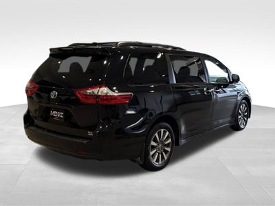 2020 Toyota Sienna XLE