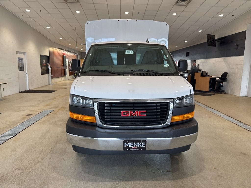 2025 GMC Savana Cutaway 3500 1WT